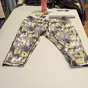 Zella Camouflage Patterned Leggings in Gray and Yellow